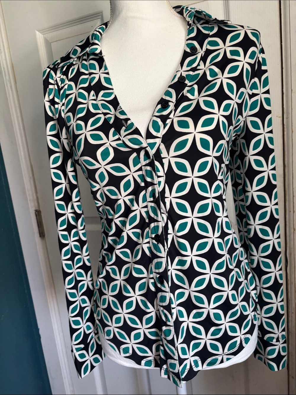 Philosophy Black, White & Teal Geometric Button-Up Top
